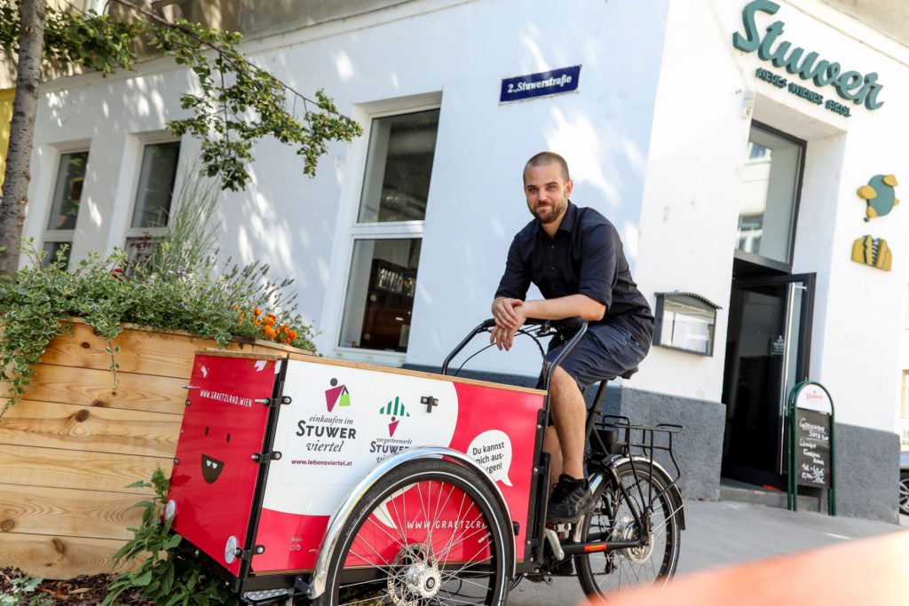 Grätzlrad im Stuwerviertel. Das Transportfahrrad kann beim Restaurant Stuwer kostenlos ausgeborgt werden.